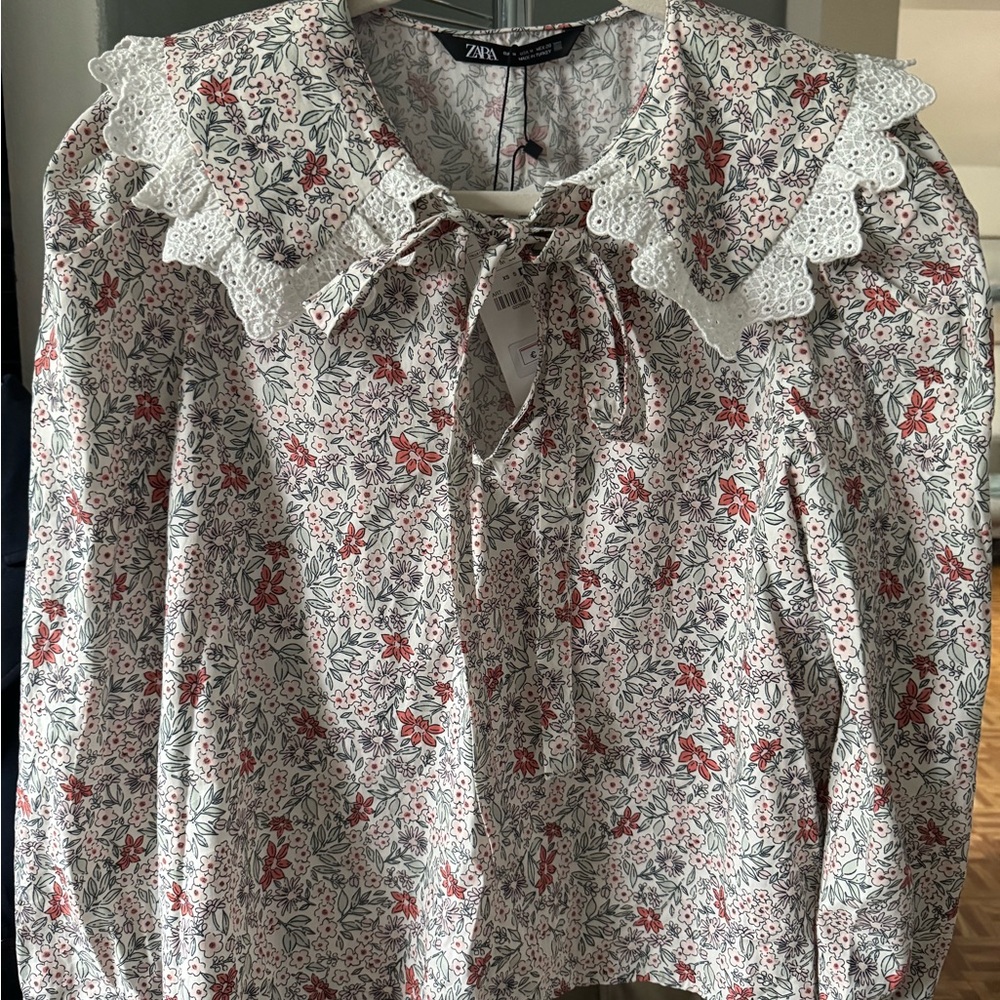 Zara Red and Green Floral Top with Lace Collar - Picture 3 of 4